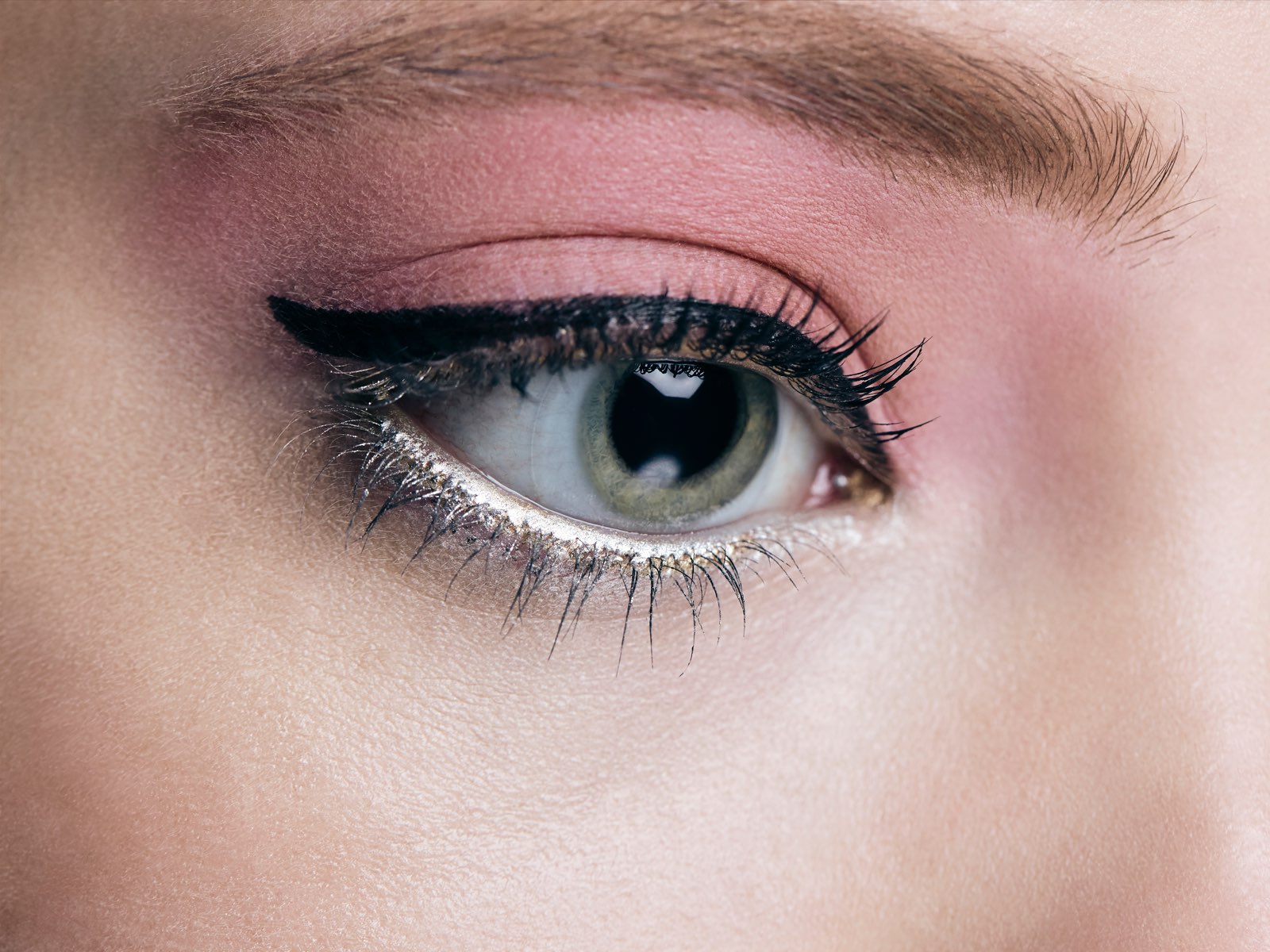 How to Apply Gel Eyeliner Without a Brush